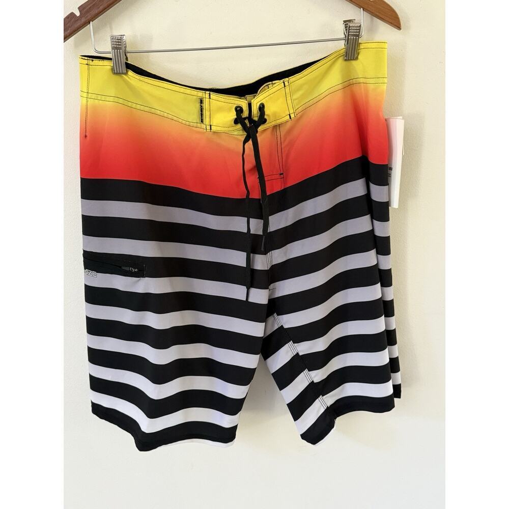 Island Daze Mens Size 34 Board Shorts Striped Swim Trunks Featherlight Stretch